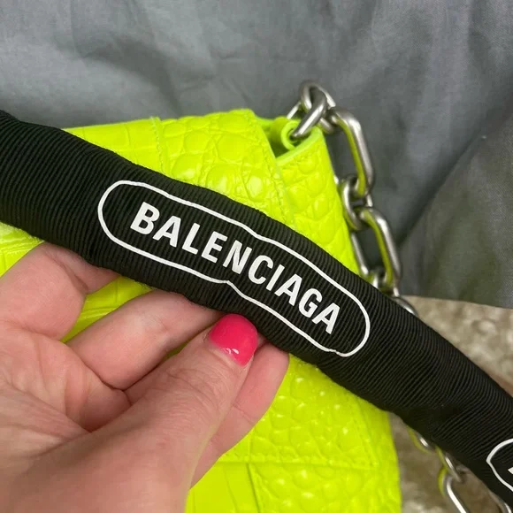 SOLD🖤🤍BALENCIAGA downtown shoulder bag - Picture 4 of 9